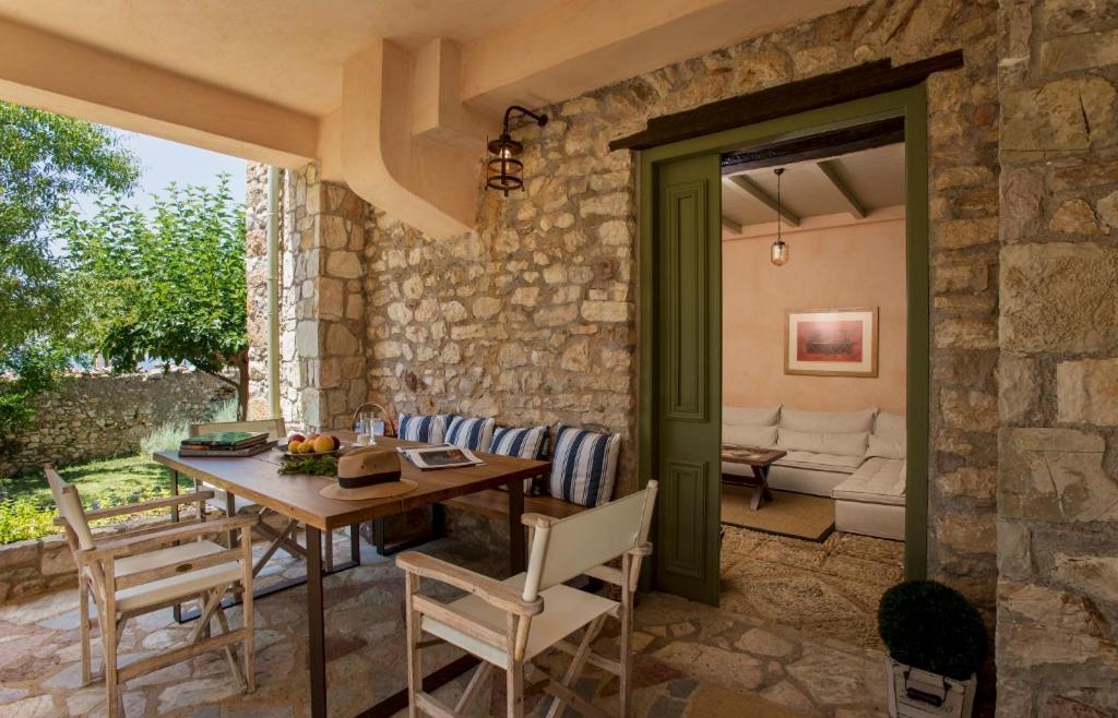 Kyparissia Old Town Lodge With Amazing Sea View Exterior photo